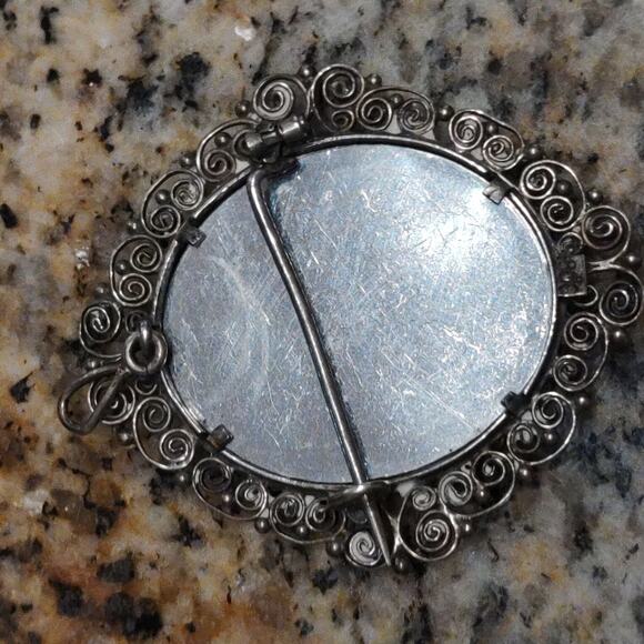 Vintage Religious Brooch / Pendant with Painted Madonna Marked 800 Filigree - Picture 10 of 11